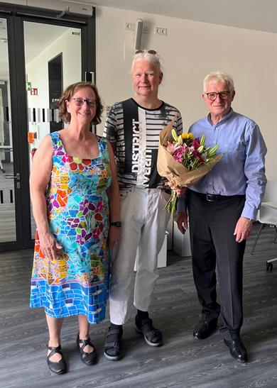 Die Präsidentin der HSD, Prof. Dr. Edeltraud Vomberg, und der Vorsitzende des Hochschulrates, Herbert K. Meyer (re.), gratulieren dem neuen Vizepräsidenten für Studium, Lehre und Internationales, Thomas Molck.   